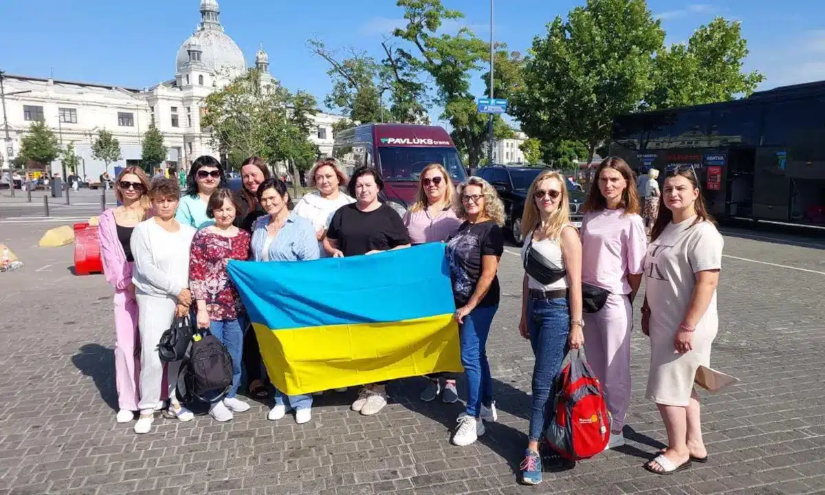 Дружини загиблих і зниклих захисників з Рівного вирушили на оздоровлення до Польщі