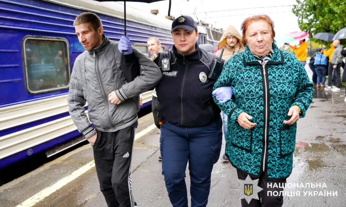 У Рівному зустріли 18-й евакуаційний потяг. Прибули ще 24 мешканці Донеччини