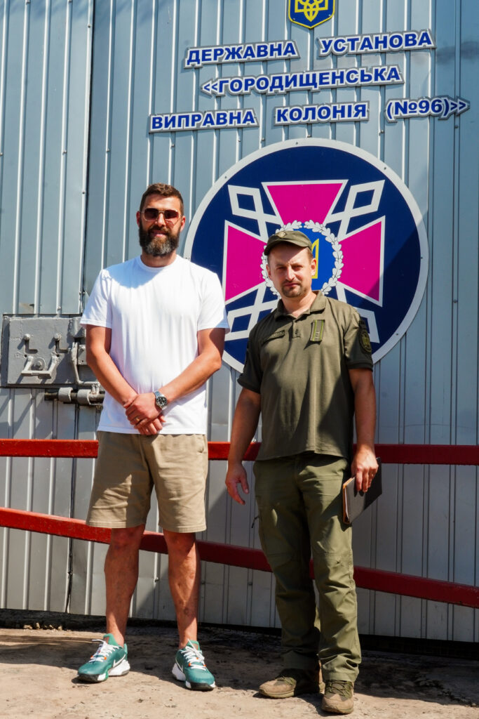 Микола Кукарін, регіональний координатор FREE ZONE; Вадим Ярмощук, заступник начальника колонії