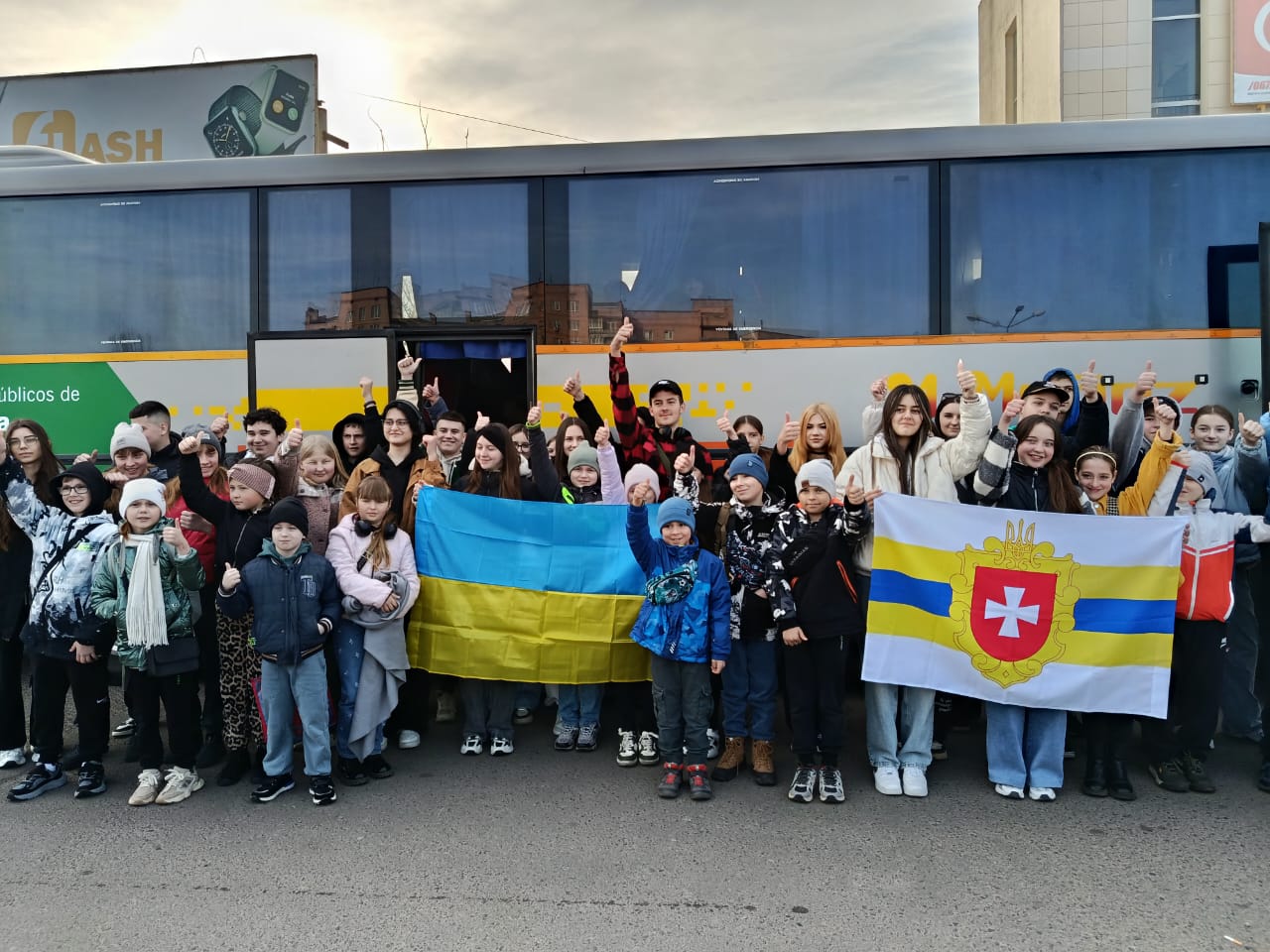 38 дітей з Рівненщини вирушили на відпочинок до міжнародного дитячого центру «Артек»