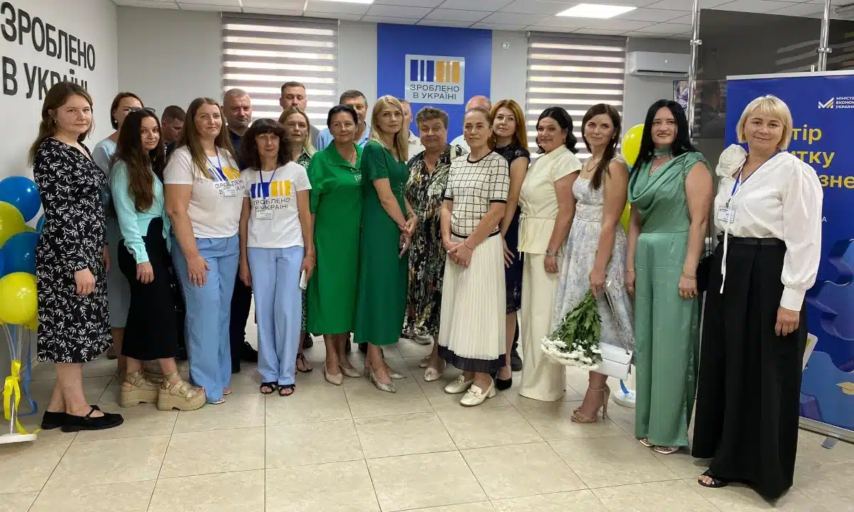 Присутні на відкритті офісу Зроблено в Україні.