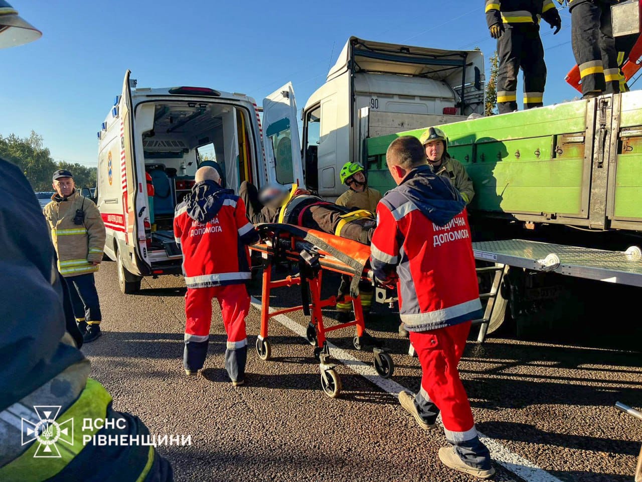 ДТП біля села Кругле: рятувальники деблокували водія вантажівки