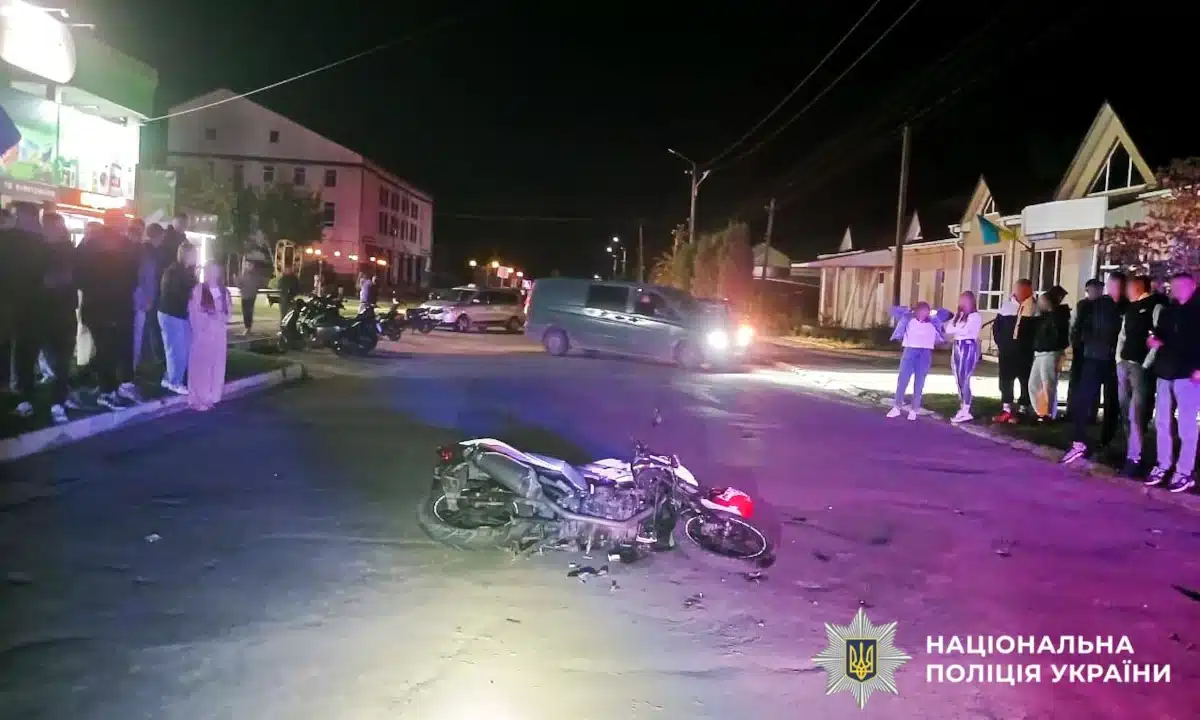 У Рокитному сталася ДТП з мотоциклом: двоє 15-річних неповнолітніх тяжко травмовані
