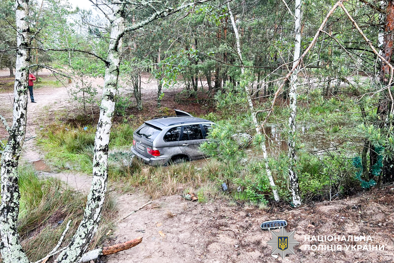 Неповнолітній із Глинного викрав автомобіль і з’їхав у канаву