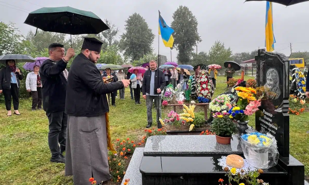 У Рогізному освятили пам’ятник просвітянці та борчині за незалежність Олені Рашко