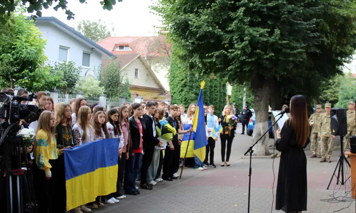 У рівненській гімназії відкрили пам’ятну дошку полеглому захиснику