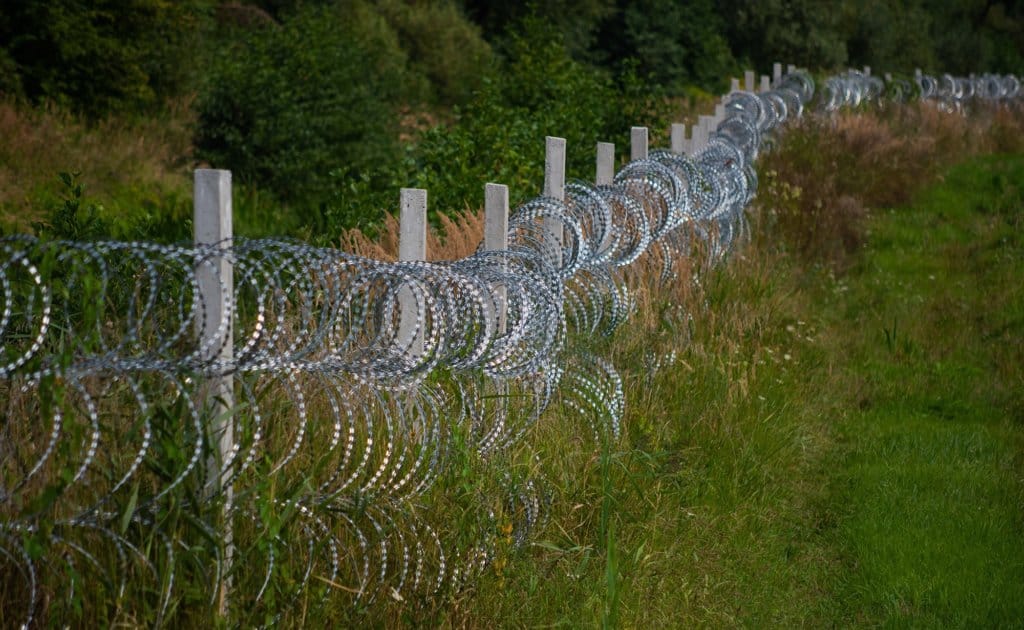 Двох чоловіків підозрюють в організації незаконного каналу виїзду з України