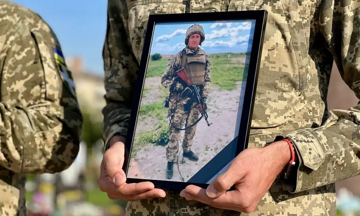 На вічний спочинок у Рівному провели полеглого Героя Олександра Радовенчика На вічний спочинок у Рівному провели полеглого Героя Олександра Радовенчика