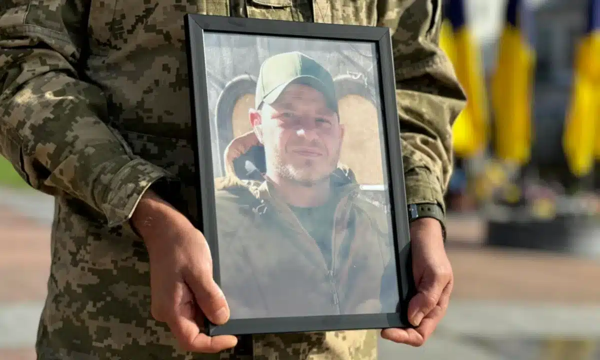 На вічний спочинок провели у Рівному полеглого захисника