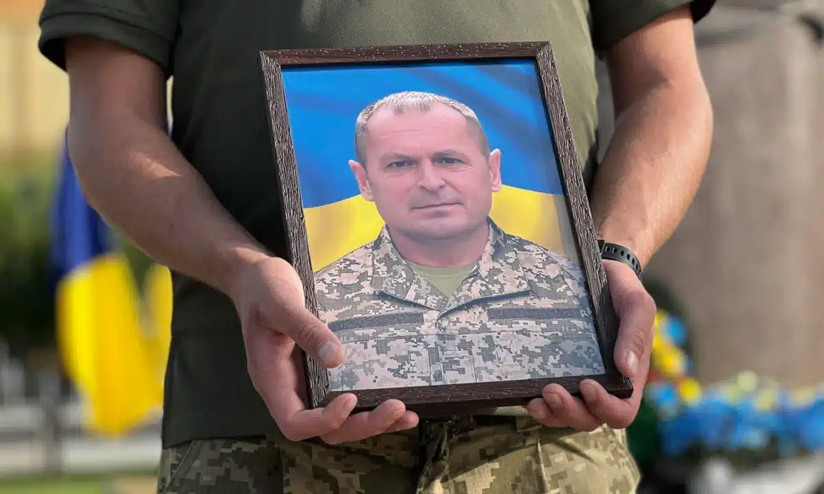 На вічний спокій провели у Рівному захисника Сергія Бортніка