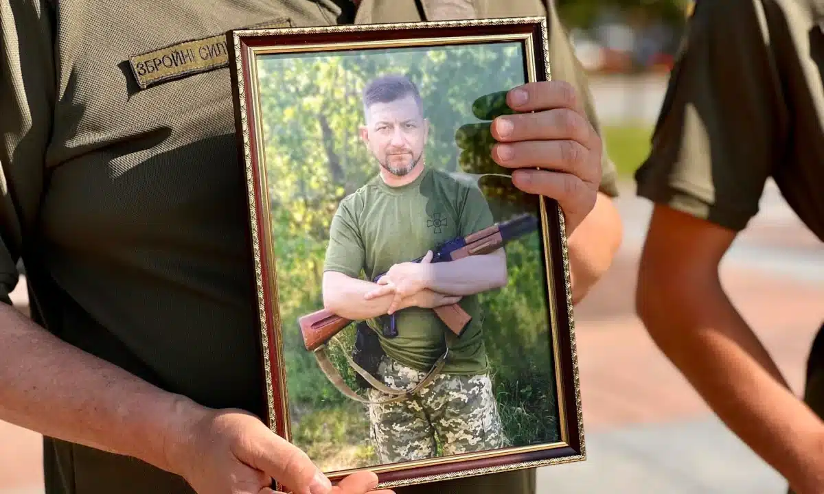 На вічний спочинок провели у Рівному захисника Віктора Тисячного