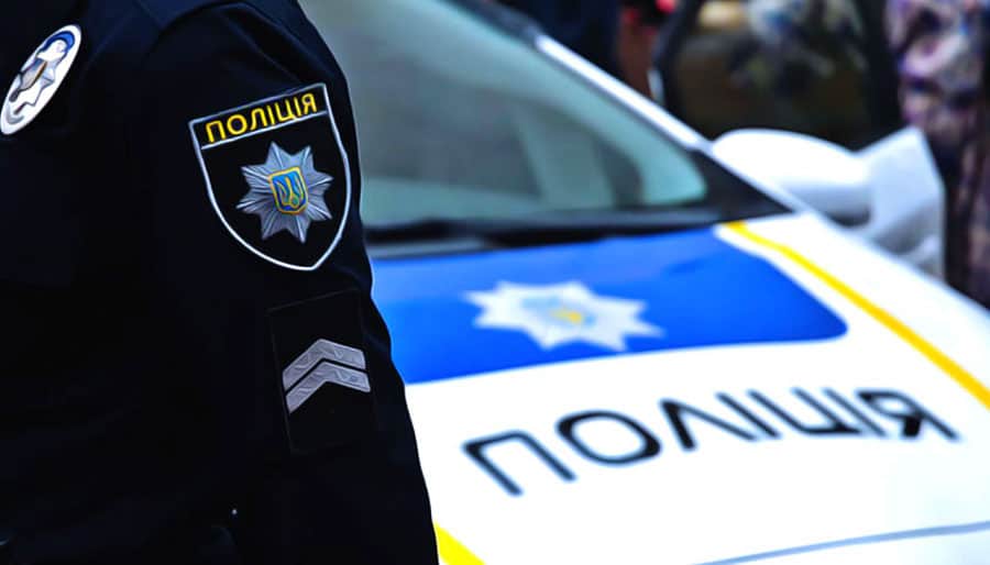 Сарненські патрульні допомогли доставити жінку з гострим болем до лікарні