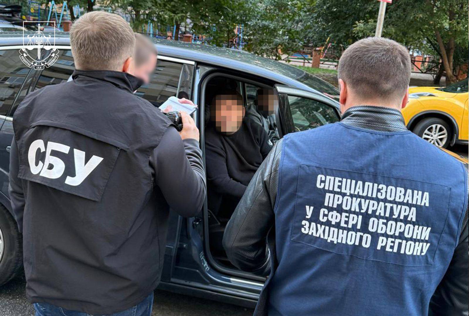 Ухилення за гроші: на Рівненщині спробували підкупити прикордонника 4 тисячами доларів