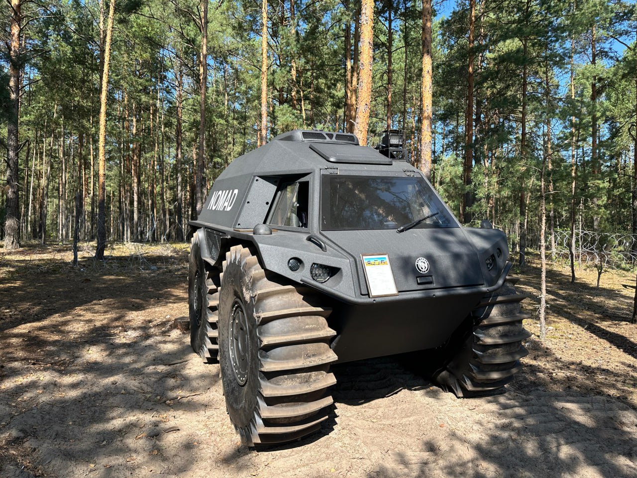 Сучасний снігоболотохід вітчизняного виробництва передали прикордонникам
