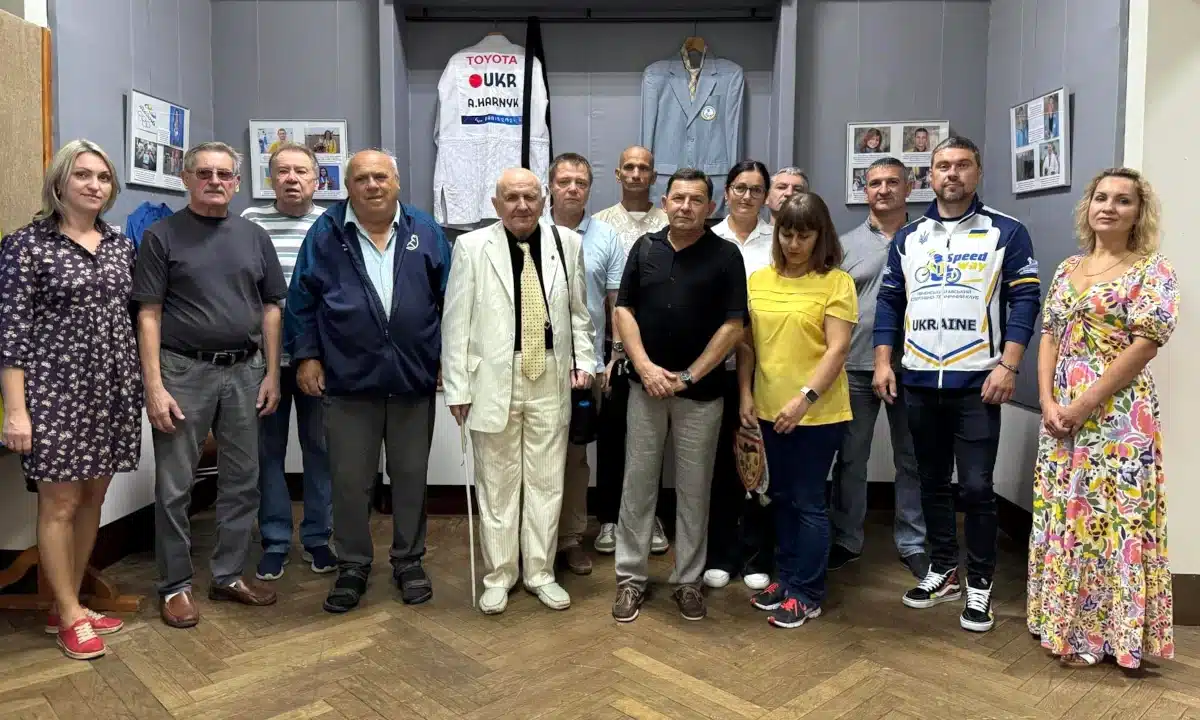 «Історія у спорті, спорт в історії» – у Рівному відкрили унікальну виставку до Дня фізичної культури і спорту (ФОТО)