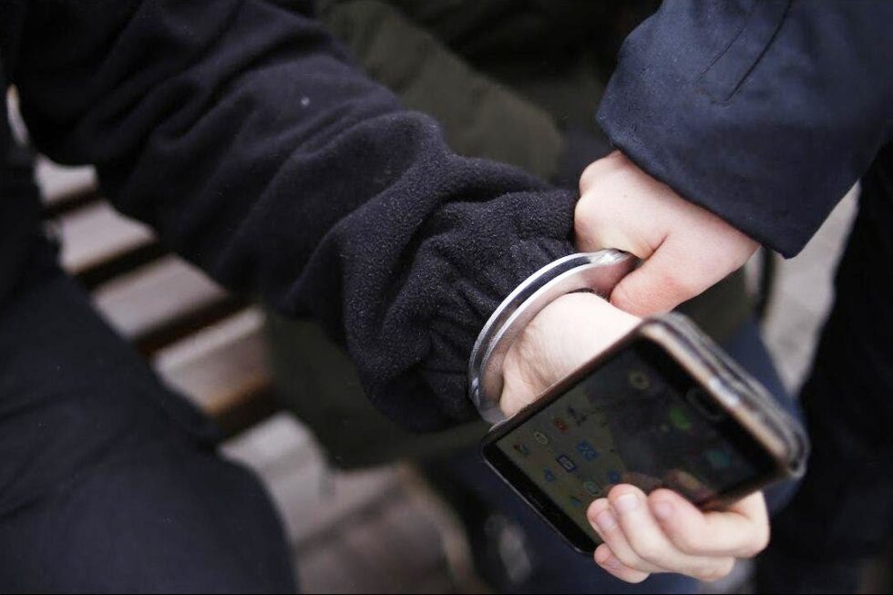 У Рівному чоловік “позичив” телефон і зник — поліція розшукала шахрая