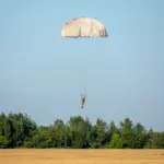 1700 польотів для «Гріфіна» і жодної паніки. Навіщо в ССО стрибки з парашутом?