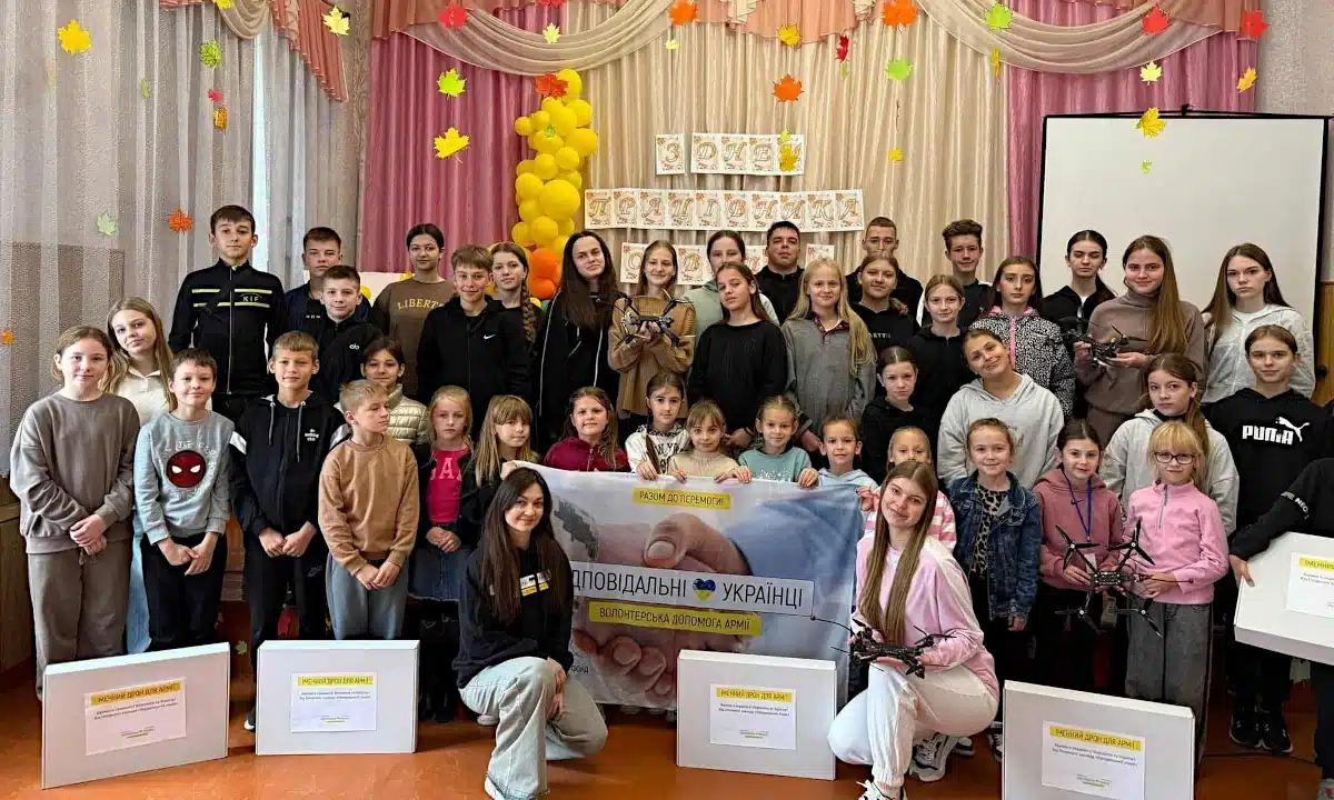 Городоцький ліцей передав 5 FPV-дронів підрозділу ППО Збройних Сил України
