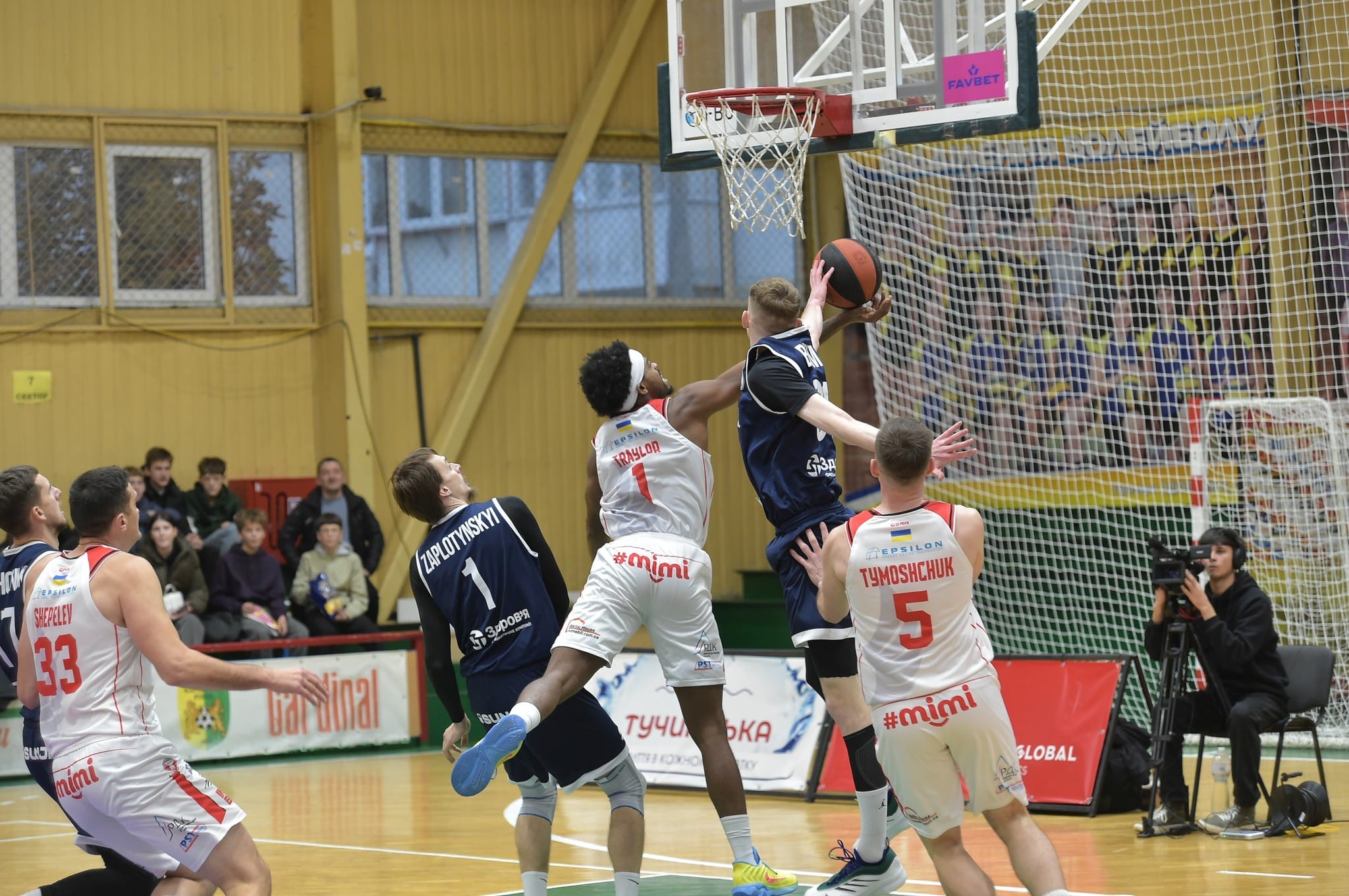 БК «Рівне»-ОШВСМ здобув яскраву перемогу над «Харківськими Соколами» Момент гри БК «Рівне»-ОШВСМ – «Харківські Соколи» у залі ДЮСШ-4