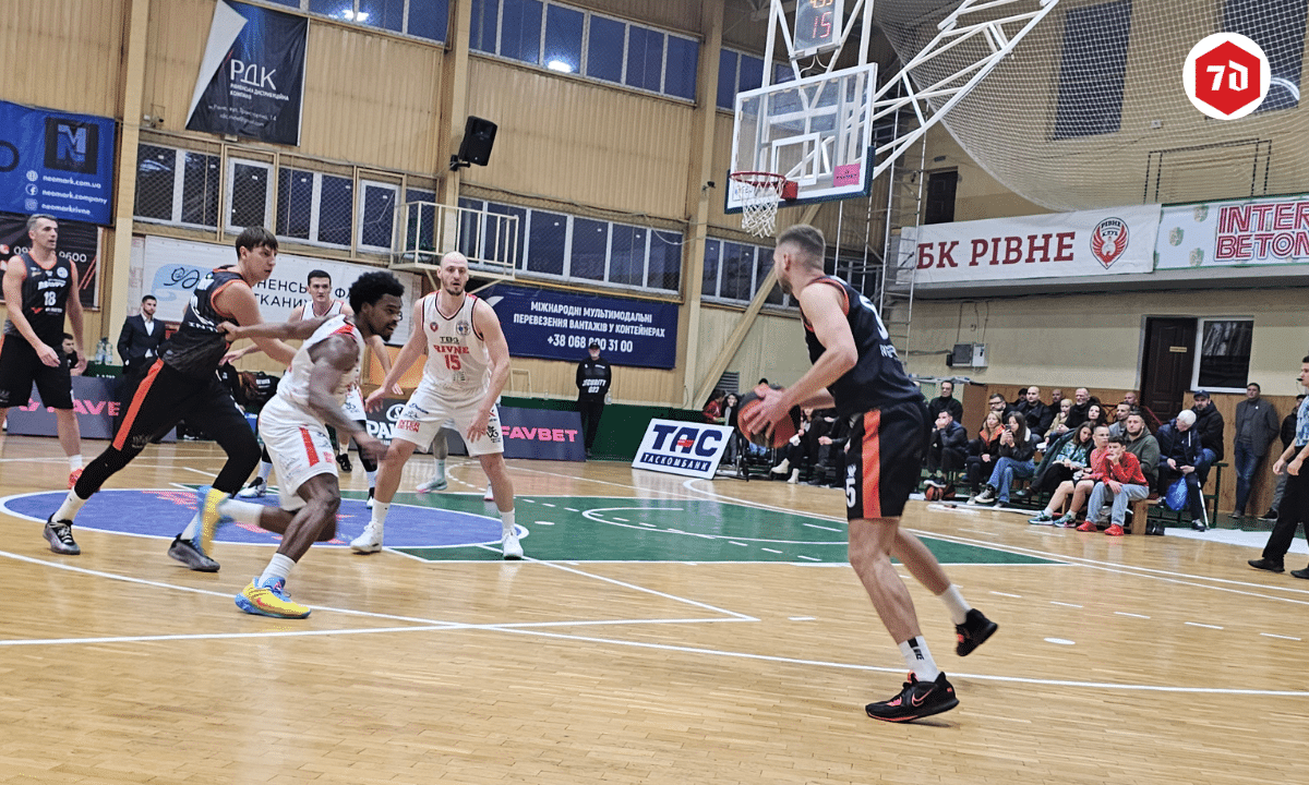 Розчарування для вболівальників: рівняни програли «Черкаським Мавпам» Момент гри БК «Рівне»-ОШВСМ – «Черкаські Мавпи» у Рівному