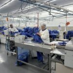 В Рівному виробляють стерильні хирургічні халати для операційних Європи, Америки та Африки Виробництво стерильних хірургічних халатів на підприємстві «Фапомед Україна» у Рівному