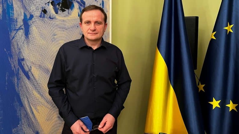 Художник із Рівненщини, який живе в Німеччині, пише картини, що повертають додому навіть поглядом