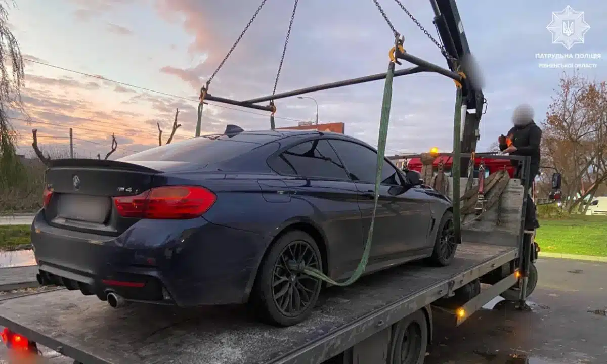 У Рівному вдруге за рік затримали водія з ознаками наркотичного спʼяніння Авто евакуюють на арештмайданчик - водій мав ознаки наркотичного сп'яніння.