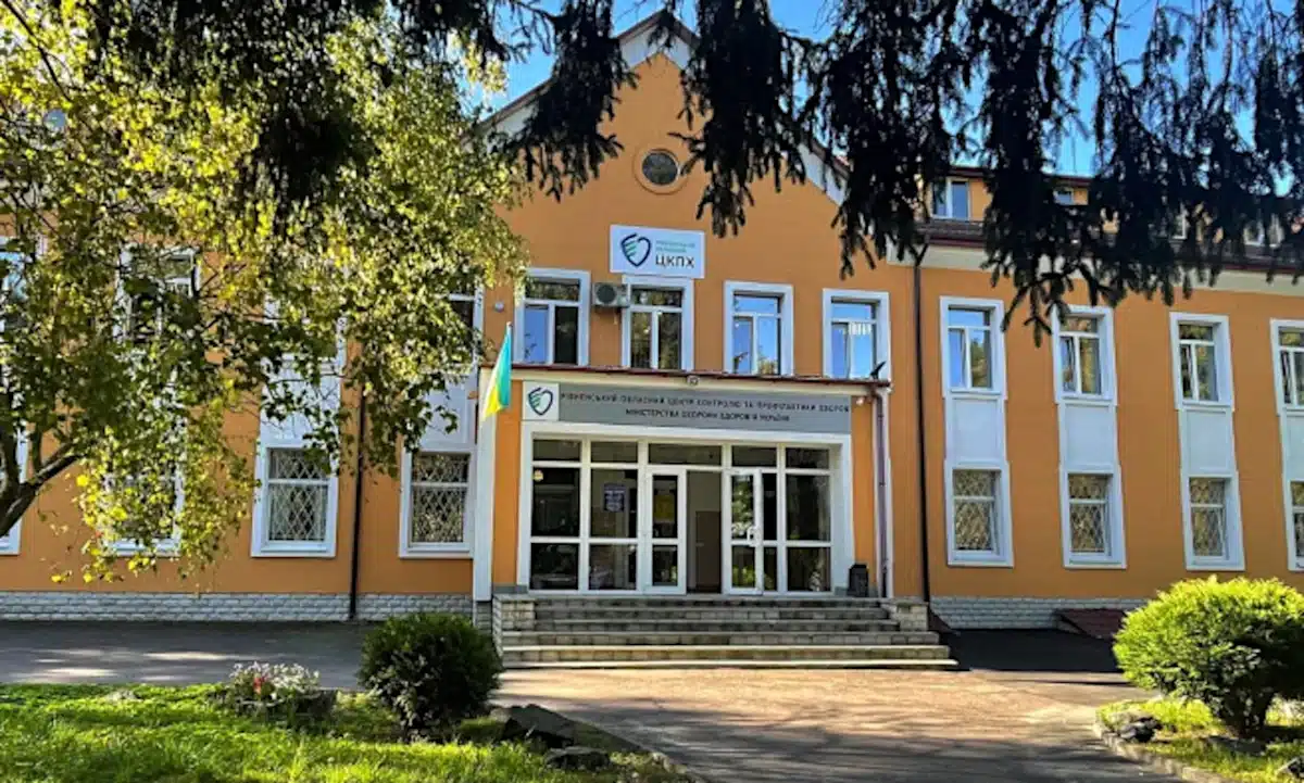 Будівля Рівненського обласного ЦКПХ, у якому виявили фінансові порушення.