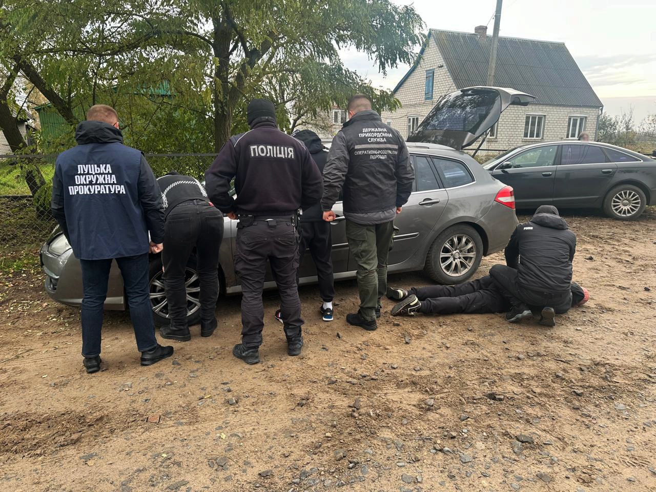 Жителя Рівного затримали під час спроби незаконного переправлення чоловіків за кордон Жителя Рівного затримали під час спроби незаконного переправлення чоловіків за кордон