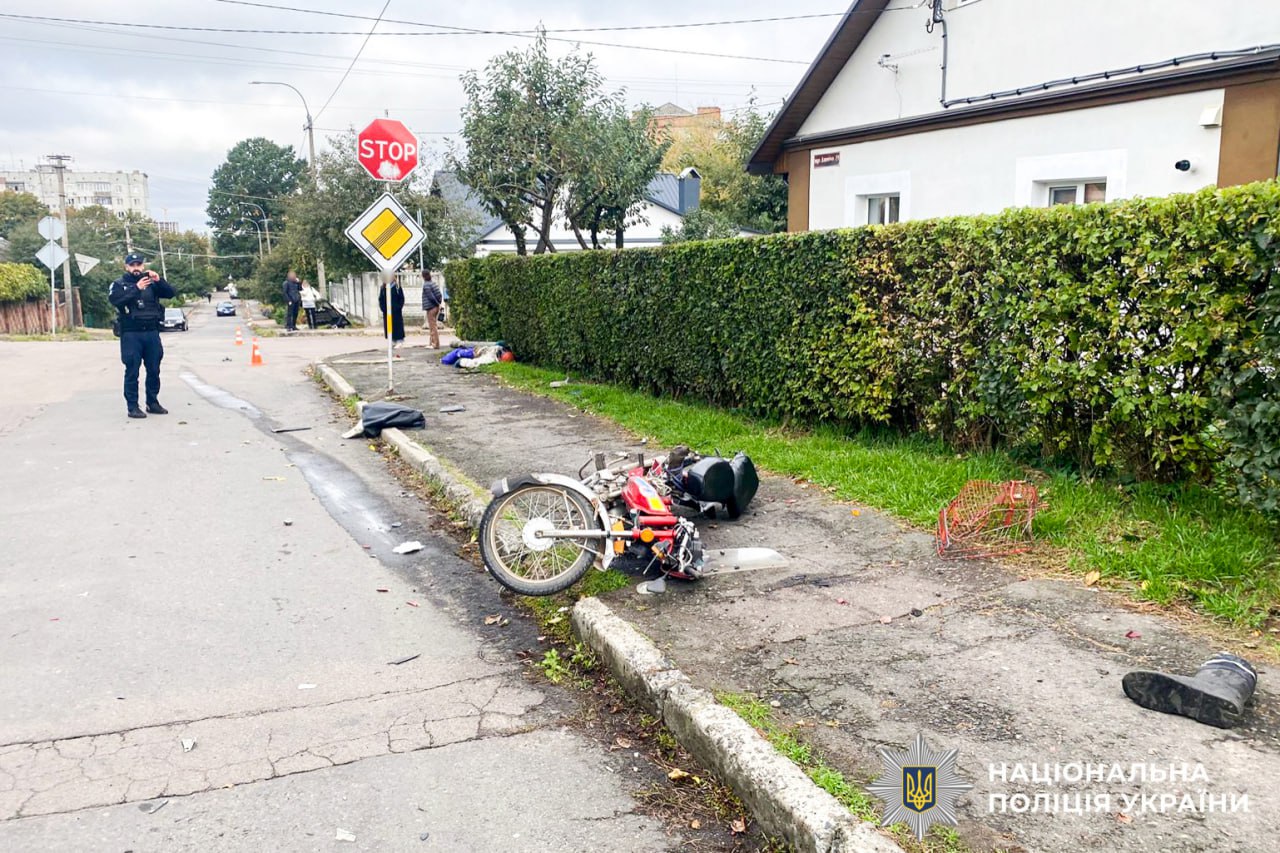 У Рівному загинув мотоцикліст у ДТП: водій автівки був позбавлений права керування