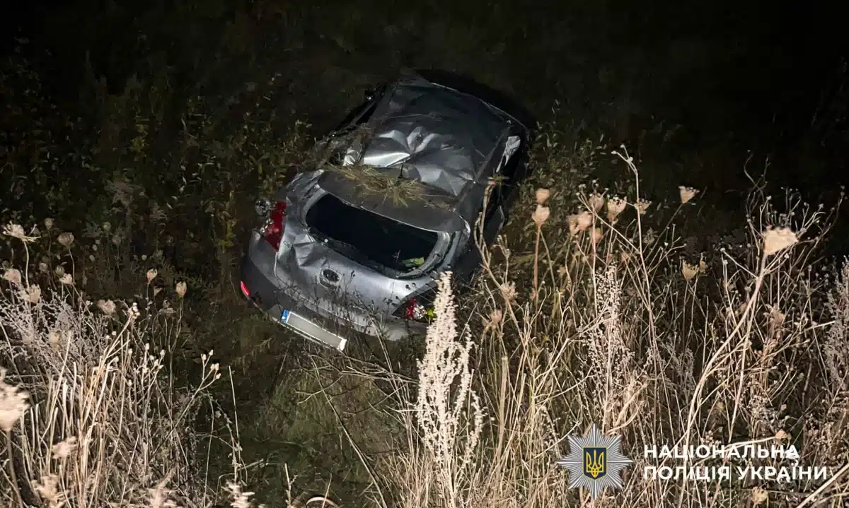 На Березнівщині внаслідок ДТП тяжко постраждали водій та пасажир автомобіля