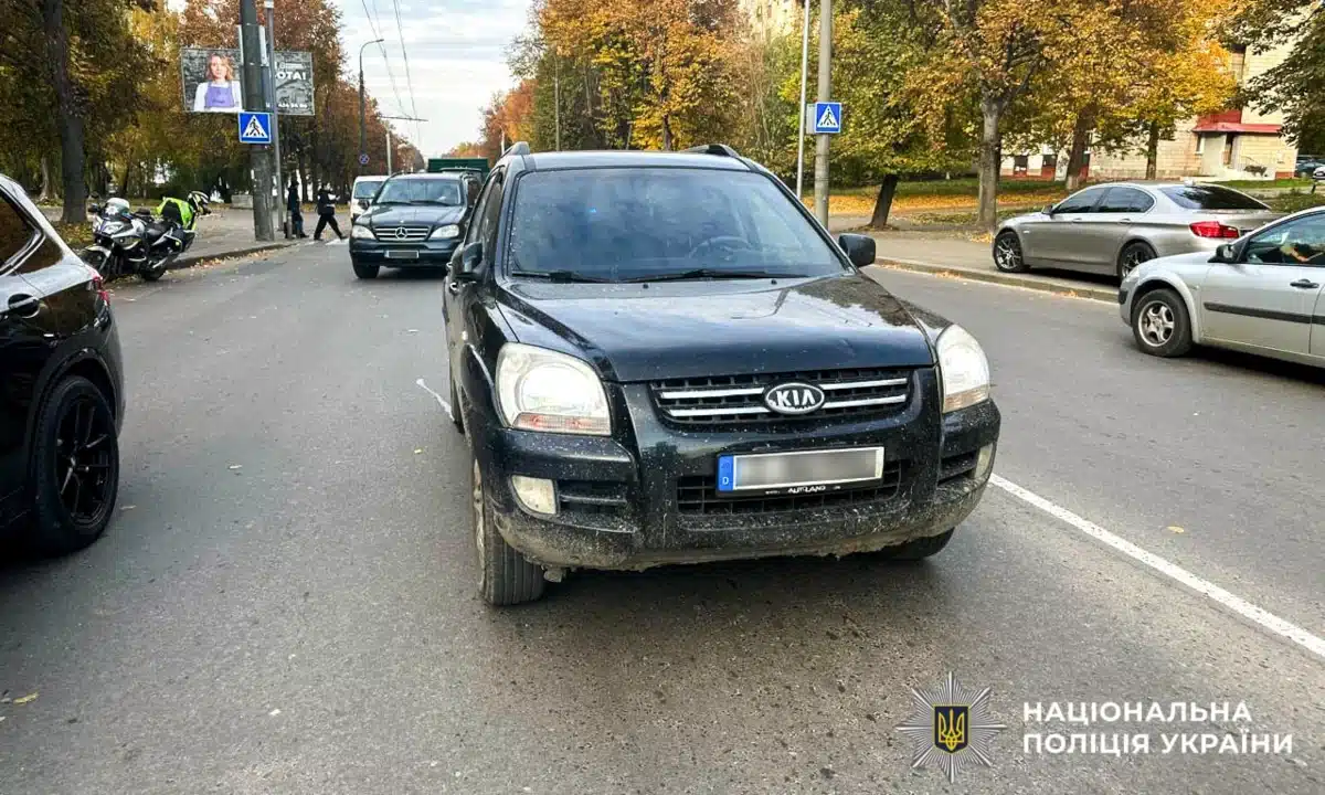 Хлопчик травмувався під колесами авто у Рівному. Авто, яке наїхало на дитину.
