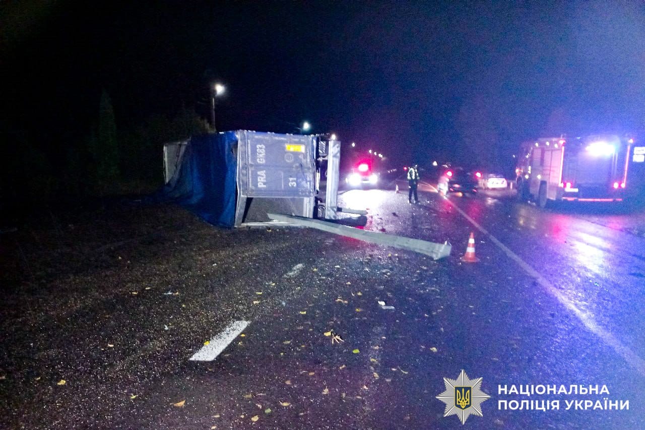 На Млинівщині внаслідок ДТП постраждав водій вантажівки На Млинівщині внаслідок ДТП постраждав водій вантажівки