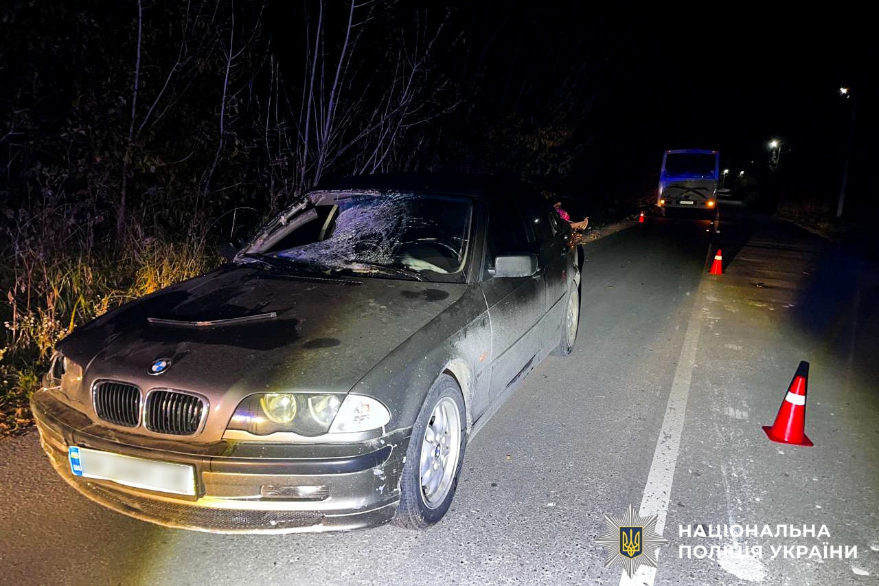 Дворічна дитина постраждала в аварії: водій BMW збив трьох пішоходів у Здолбунові У Здолбунові водій BMW збив трьох пішоходів, серед постраждалих – дворічна дитина