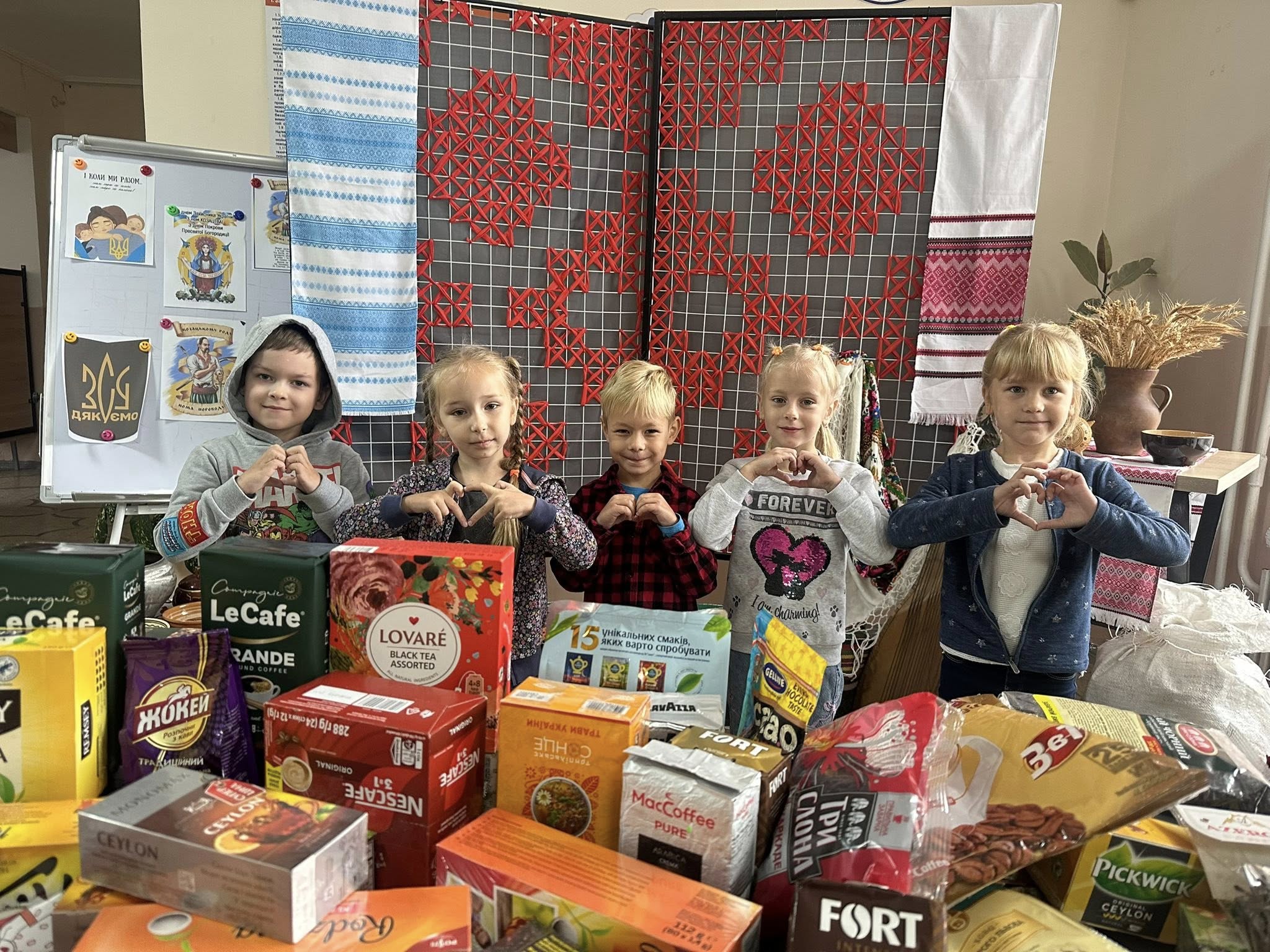 Учні та педагоги Дубенського ліцею №5 провели благодійну акцію «Зігрій солдата»