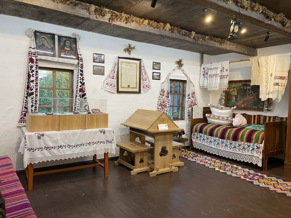 На Рівненщині відкрили нову музейну експозицію про шкільництво та книгописання на Волині На Рівненщині відкрили нову музейну експозицію про шкільництво та книгописання на Волині