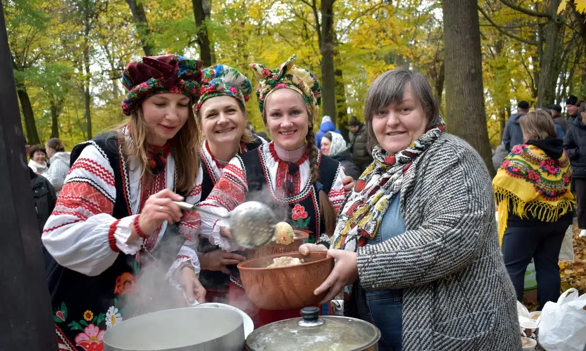 «Холодна юшка у пана Малинського». У Зірному відбулося свято традиційної поліської культури (ФОТО) Холодна юшка була хітом події, і її з'їли всю.