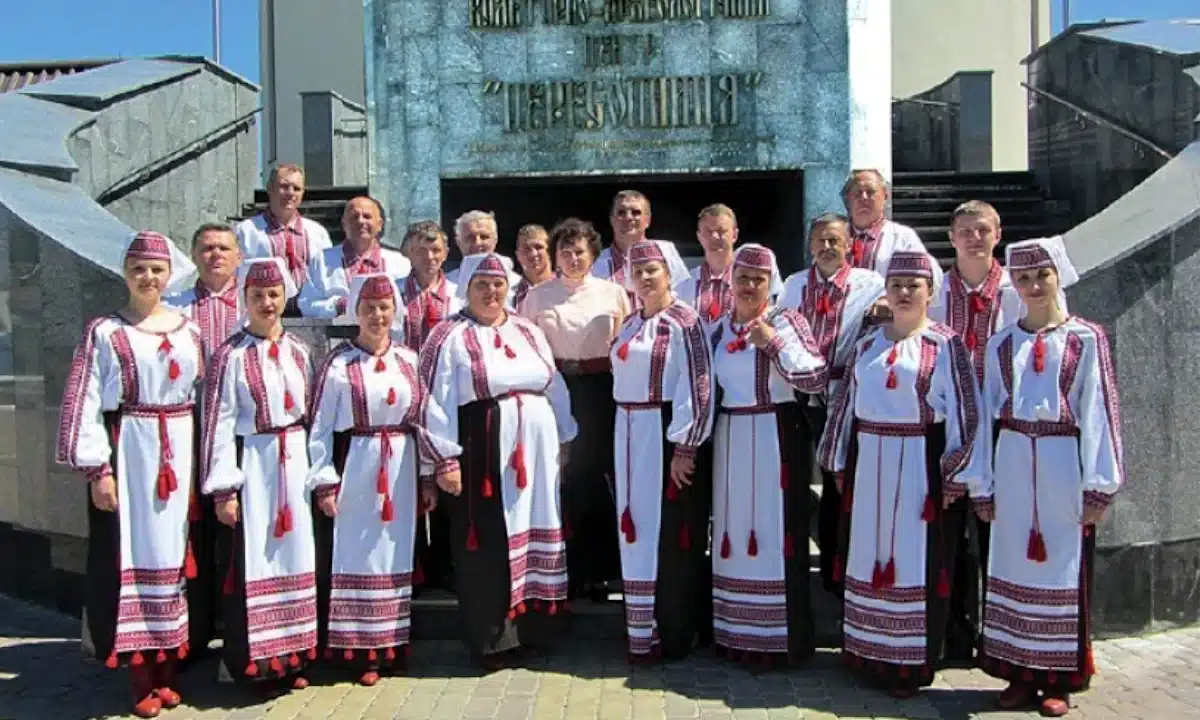 Хор "Оберіг" під керівництвом Світлани Якимчук.