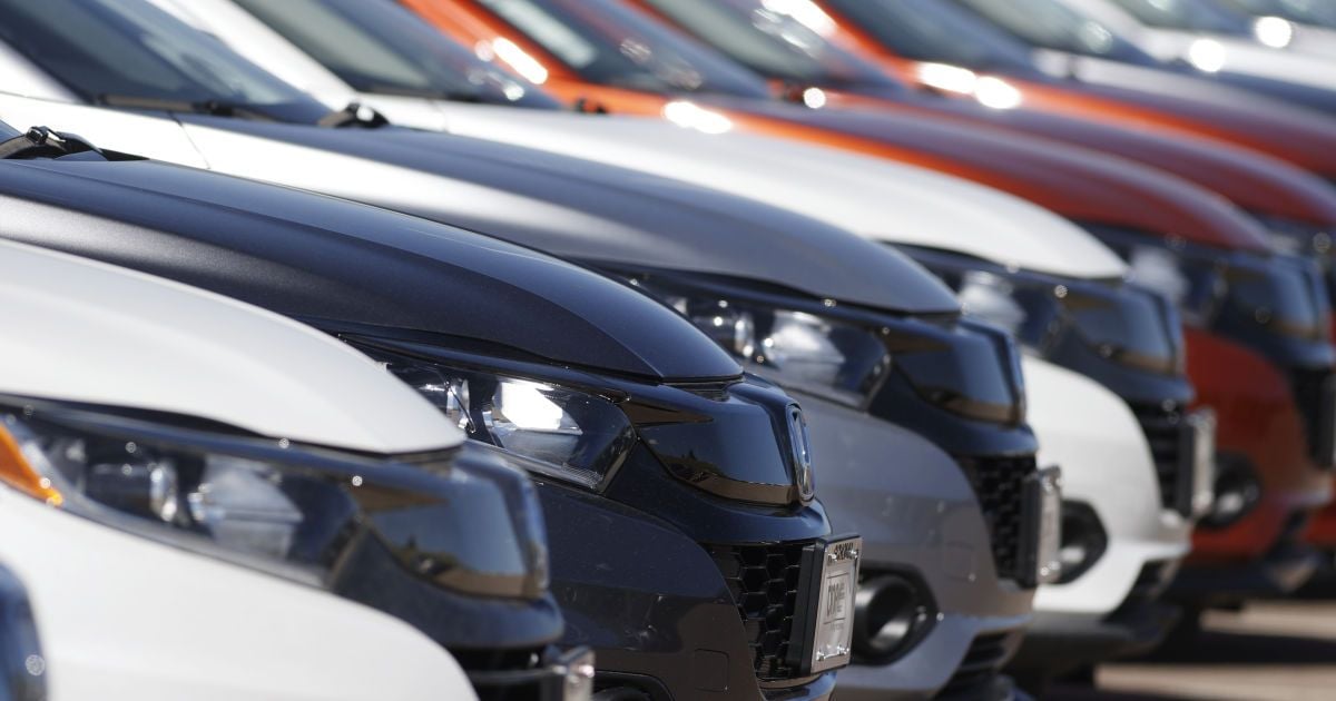 11 конфіскованих авто передали військовим