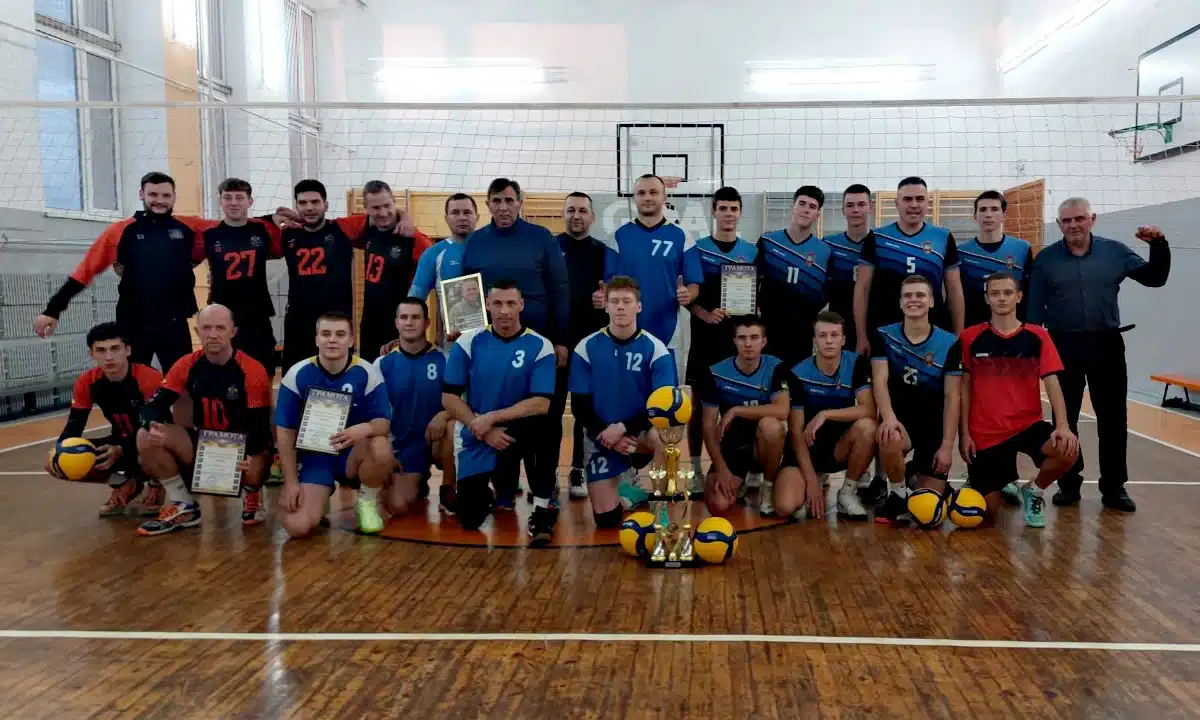 Перехідний кубок із волейболу пам’яті Сергія Гузея знову виборола команда «Володимирець 35+» Кубок із волейболу ім. Сергія Гузея відбувся у Володимирці. Команда переможців.