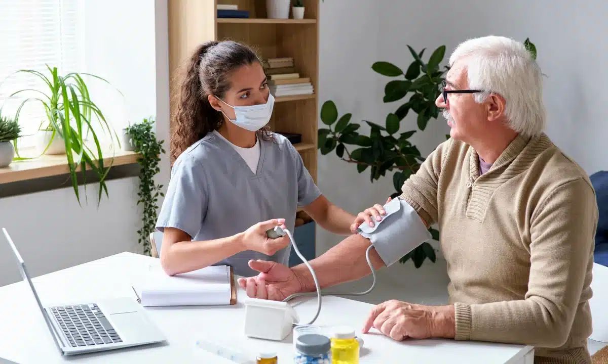 З 2026 року українці 40+ проходитимуть безоплатне комплексне обстеження: що включає Безоплатне комплексне обстеження проходитимуть всі українці після 40 року життя.