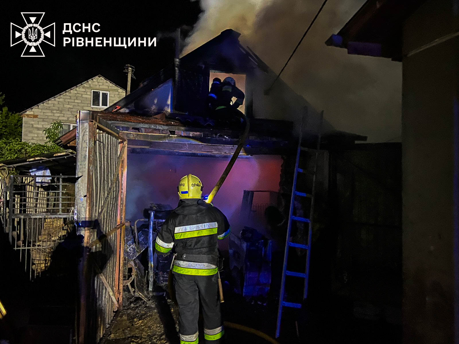 У Млинові вогнеборці ліквідували пожежу в господарській будівлі