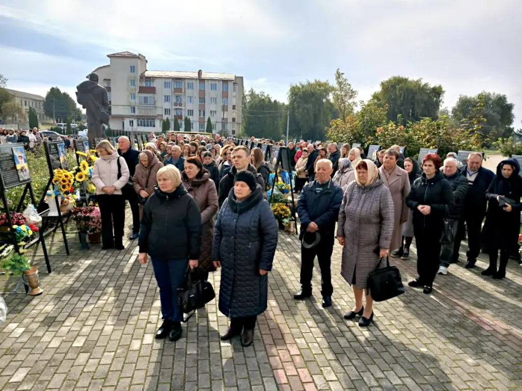 mlyniv-posviachennia-memorialnykh-doshok-04