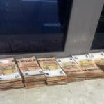 Митники вилучили майже 2,5 млн грн незадекларованої валюти у рівнянина Митники вилучили майже 2,5 млн грн незадекларованої валюти у пасажирки авто