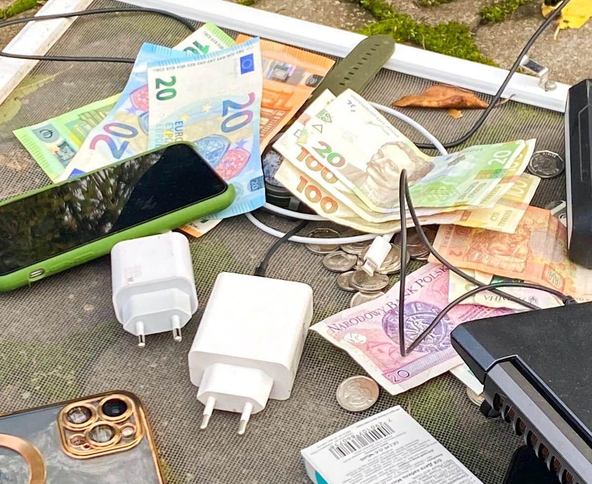 На Сарненщині 15-річний хлопець обікрав авто: поліція затримала підозрюваного