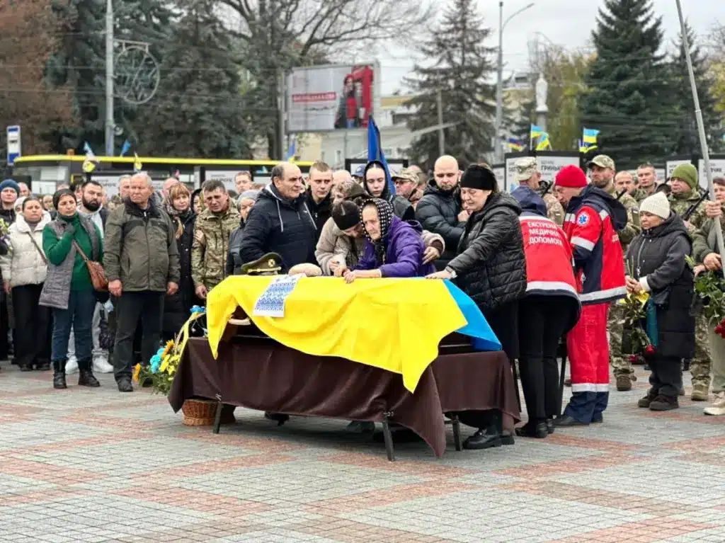 На вічний спочинок проводять Михайла Лебедева і Олександра Юхимця.