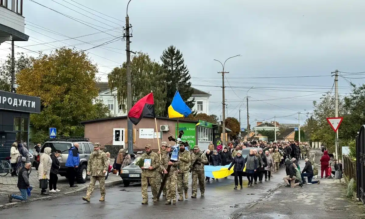 Здолбунівська громада попрощалася із Захисником України Олегом Андрощуком