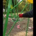 На Здолбунівщині пошкодили новий дитячий майданчик, який ще не встигли встановити