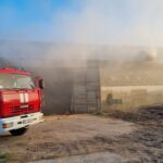 Пожежа в Деражному: вогонь охопив приміщення пилорами