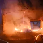 У Рівному внаслідок нічної пожежі пошкоджено три автомобілі